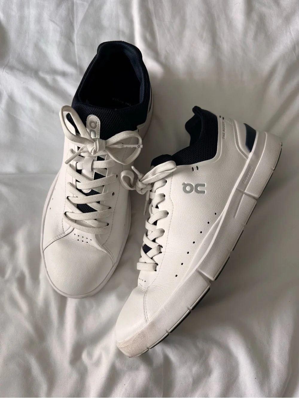 On Clouds The Roger Advantage Tennis Sneaker